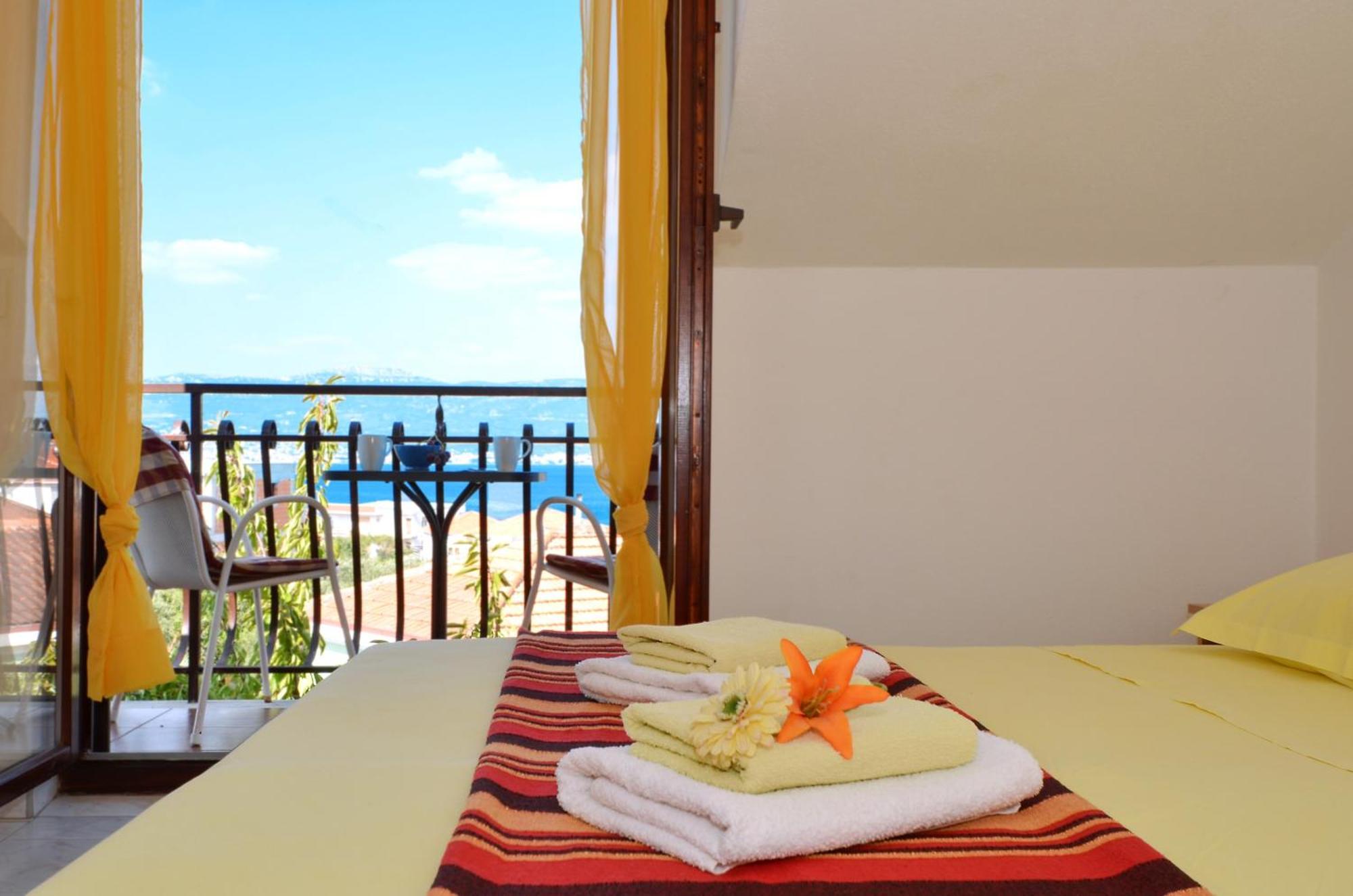 Apartments By The Sea Slatine, Ciovo - 12176 Habitación foto